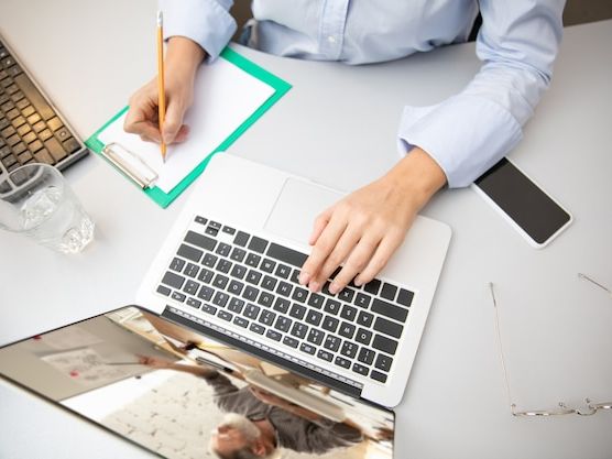Jak stworzyć profesjonalne portfolio online krok po kroku: Kompletny przewodnik